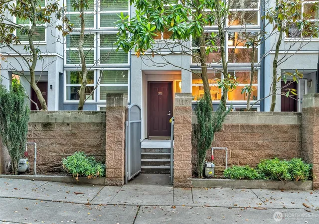 Townhouse for sale at 10042 Main St #117, Bellevue, WA 98004 | MLS# NWM2591719