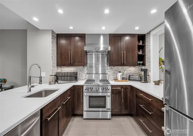 Photo 4 of Townhouse for sale at 10042 Main St #117, Bellevue, WA 98004 | MLS# NWM2591719 | Listing updated on 2026-10-08