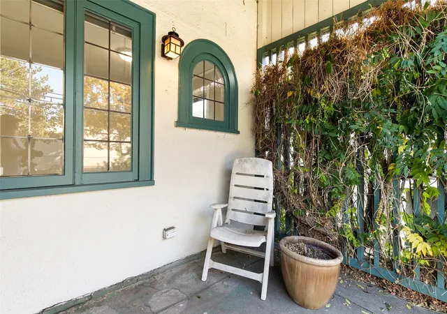 Photo 2 of Single family home for sale at 3836 Courtland Pl S, Seattle, WA 98118 | MLS# NWM2591722 | Listing updated on 2026-10-23
