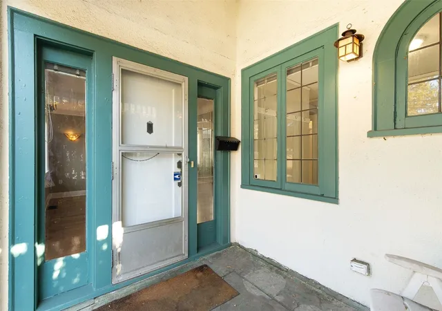 Photo 3 of Single family home for sale at 3836 Courtland Pl S, Seattle, WA 98118 | MLS# NWM2591722 | Listing updated on 2026-10-23
