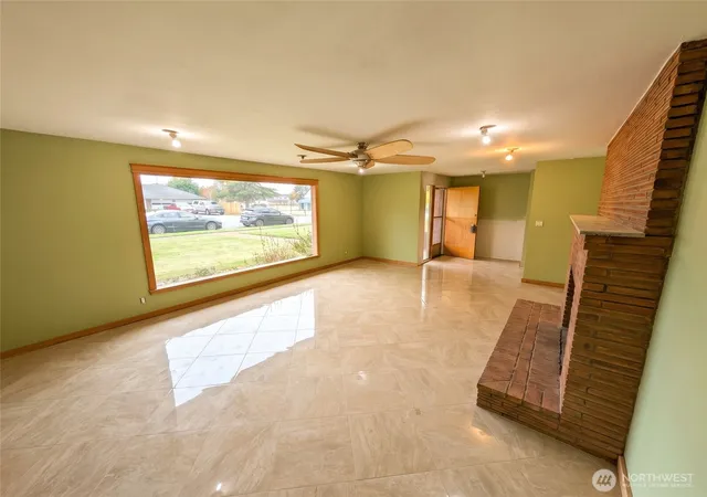 Photo 4 of Single family home for sale at 100 Belmont Ter, Mount Vernon, WA 98274 | MLS# NWM2591729 | Listing updated on 2026-10-16