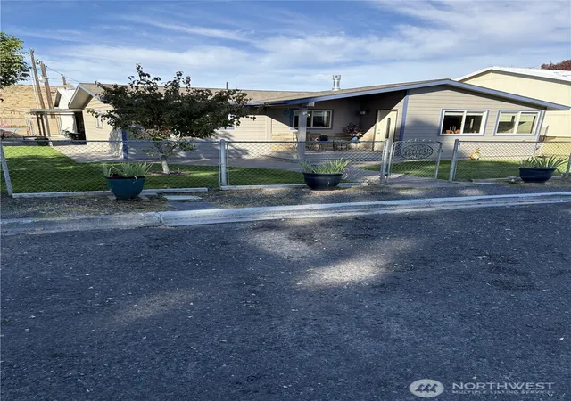 Photo 1 of Single family home for sale at 219 N Juniper, Soap Lake, WA 98851 | MLS# NWM2591756 | Listing updated on 2026-10-07
