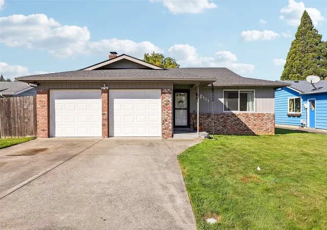 Photo 2 of Single family home for sale at 2111 35th Avenue, Longview, WA 98632 | MLS# NWM2591762 | Listing updated on 2026-10-28