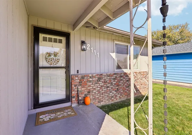 Photo 3 of Single family home for sale at 2111 35th Avenue, Longview, WA 98632 | MLS# NWM2591762 | Listing updated on 2026-10-28