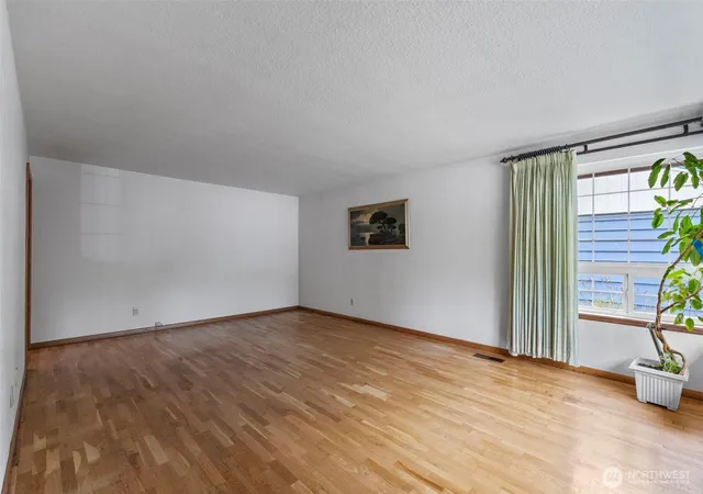 Photo 3 of Single family home for sale at 1430 25th Street SE, Auburn, WA 98002 | MLS# NWM2591764 | Listing updated on 2026-10-09