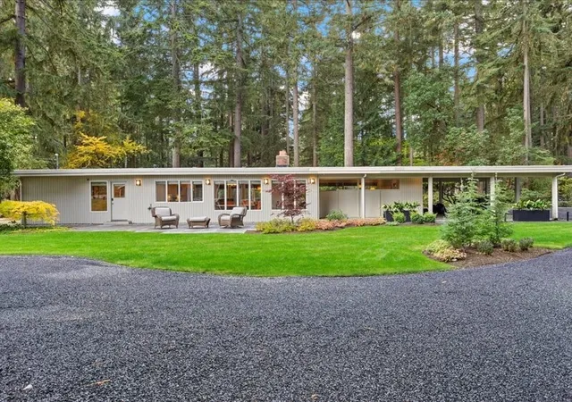 Single family home for sale at 32 Bridlewood Cir, Kirkland, WA 98033 | MLS# NWM2591778