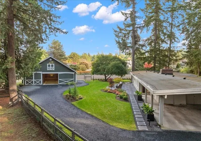 Photo 1 of Single family home for sale at 32 Bridlewood Cir, Kirkland, WA 98033 | MLS# NWM2591778 | Listing updated on 2026-10-28