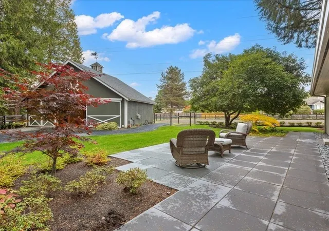 Photo 4 of Single family home for sale at 32 Bridlewood Cir, Kirkland, WA 98033 | MLS# NWM2591778 | Listing updated on 2026-10-28