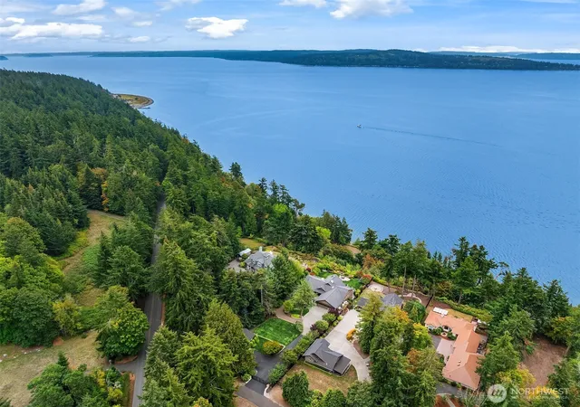 Photo 4 of Single family home for sale at 371 Vine St, Camano Island, WA 98282 | MLS# NWM2591784 | Listing updated on 2026-10-09