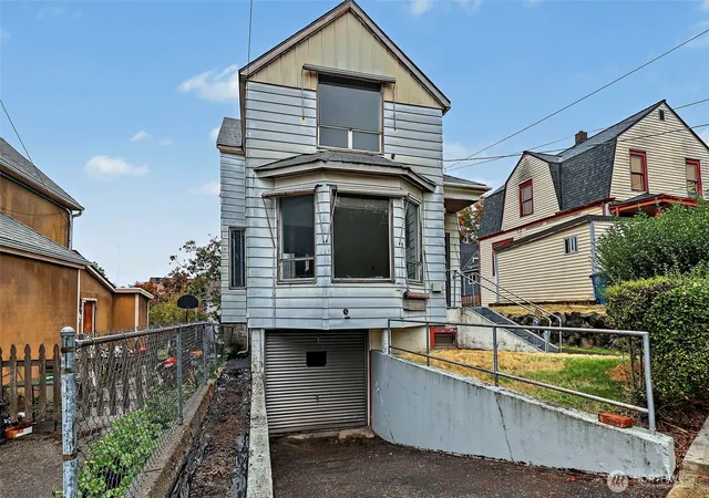 Photo 2 of Single family home for sale at 2208 E Terrace St, Seattle, WA 98122 | MLS# NWM2591786 | Listing updated on 2026-10-09