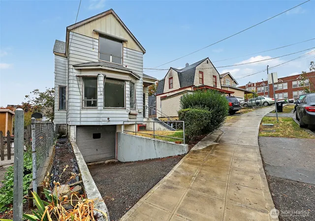Photo 3 of Single family home for sale at 2208 E Terrace St, Seattle, WA 98122 | MLS# NWM2591786 | Listing updated on 2026-10-09