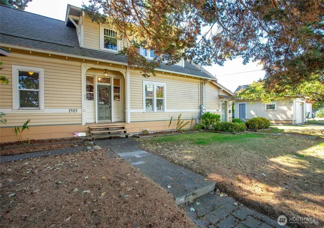 Photo 3 of Multi family home for sale at 1405 Halleck St, Bellingham, WA 98225 | MLS# NWM2591791 | Listing updated on 2026-10-16