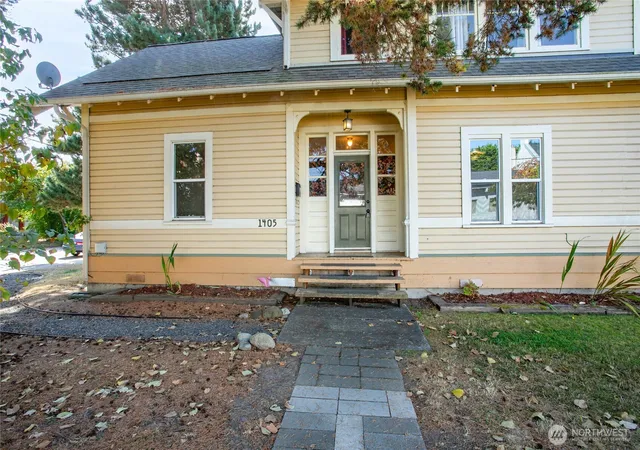 Photo 3 of House for sale at 1405 Halleck St, Bellingham, WA 98225 | MLS# NWM2591791 | Listing updated on 2026-10-16