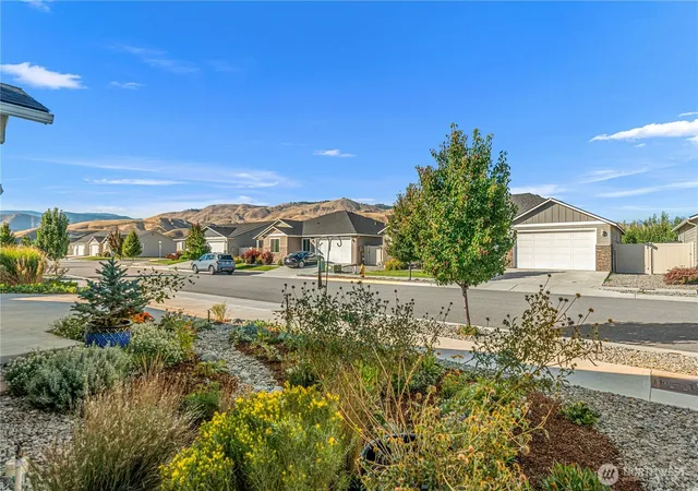 Photo 34 of Single family home for sale at 89 Emma Dr, Wenatchee, WA 98801 | MLS# NWM2591808 | Listing updated on 2026-10-08