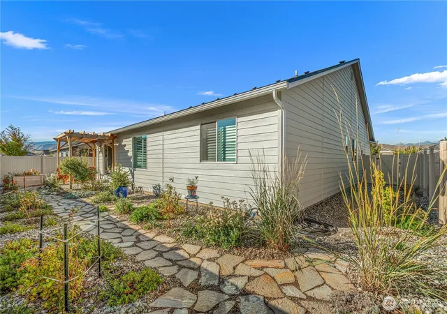 Photo 4 of Single family home for sale at 89 Emma Dr, Wenatchee, WA 98801 | MLS# NWM2591808 | Listing updated on 2026-10-08