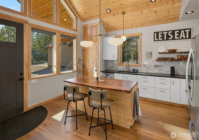 Photo 4 of Single family home for sale at 381 Tamarack Dr, Ronald, WA 98940 | MLS# NWM2591810 | Listing updated on 2026-10-21