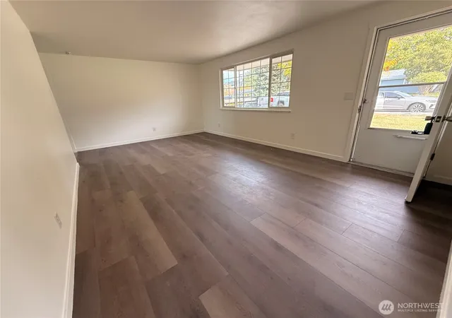Photo 3 of Single family home for sale at 920 S Garden Dr, Moses Lake, WA 98837 | MLS# NWM2591825 | Listing updated on 2026-10-09