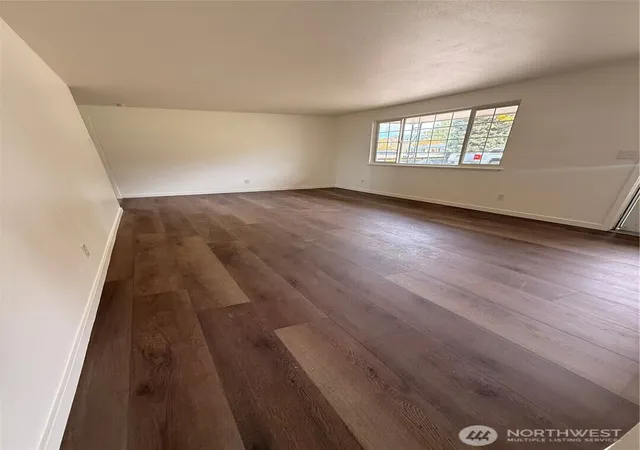 Photo 3 of Single family home for sale at 920 S Garden Dr, Moses Lake, WA 98837 | MLS# NWM2591825 | Listing updated on 2026-10-09