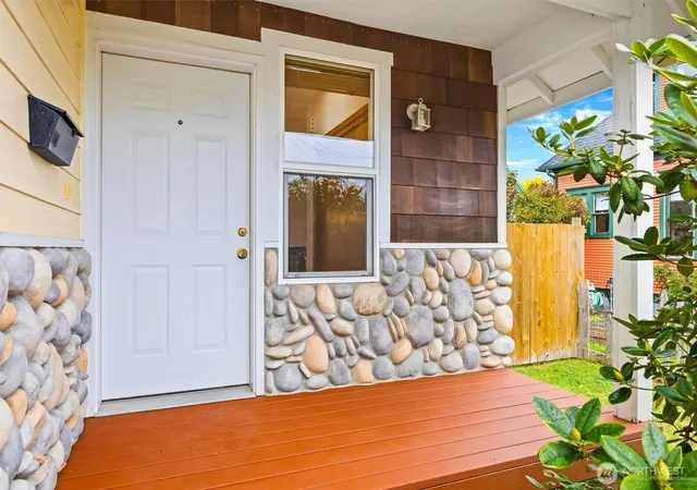 Photo 3 of Single family home for sale at 2115 I St, Bellingham, WA 98225 | MLS# NWM2591827 | Listing updated on 2026-10-10