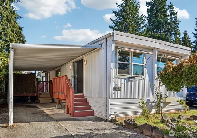 Photo 4 of Manufactured home for sale at 7301 NE 175th Street #305, Kenmore, WA 98028 | MLS# NWM2591836 | Listing updated on 2026-10-09