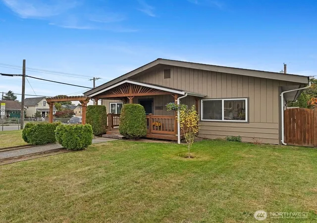 Single family home for sale at 2301 Fulton St, Everett, WA 98201 | MLS# NWM2591844