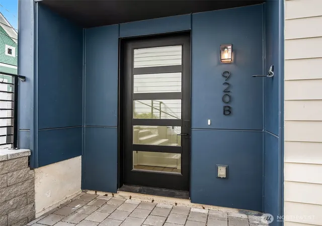 Townhouse for sale at 920 16th Avenue #B, Seattle, WA 98122 | MLS# NWM2591847
