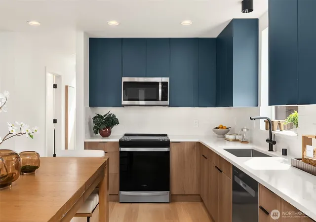 Photo 2 of Townhouse for sale at 920 16th Avenue #B, Seattle, WA 98122 | MLS# NWM2591847 | Listing updated on 2026-10-29