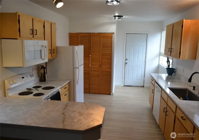 Photo 4 of Single family home for sale at 5614 S L St, Tacoma, WA 98408 | MLS# NWM2591852 | Listing updated on 2026-10-12