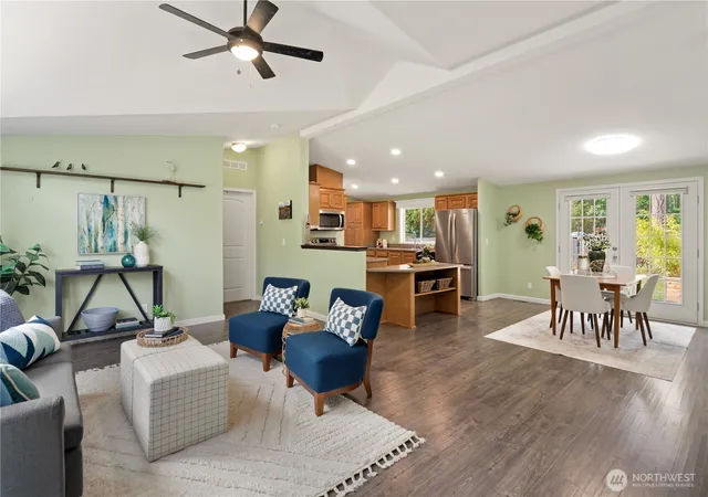 Photo 4 of Sale Pending at 164 Lewis Ave, Port Townsend, WA 98368 | MLS# NWM2591882 | Listing updated on 2026-10-11