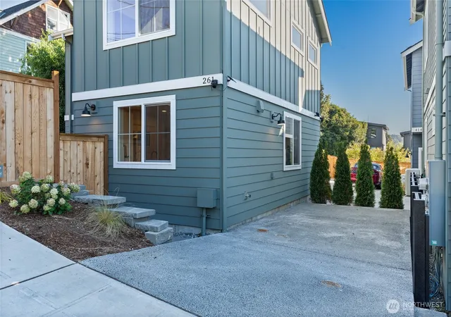 Photo 4 of Single family home for sale at 261 NW 42nd Avenue, Seattle, WA 98107 | MLS# NWM2591890 | Listing updated on 2026-10-12