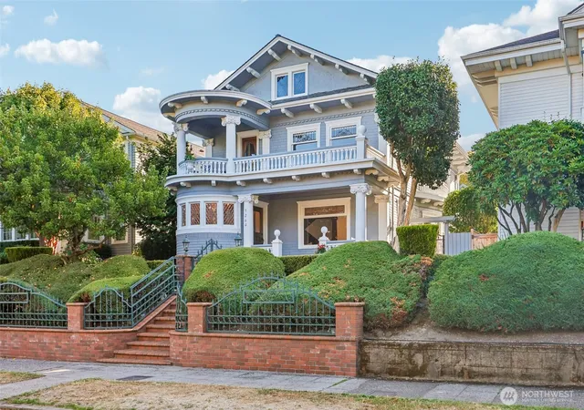 Photo 1 of Single family home for sale at 5260 16th Avenue Ne, Seattle, WA 98105 | MLS# NWM2591893 | Listing updated on 2026-10-09