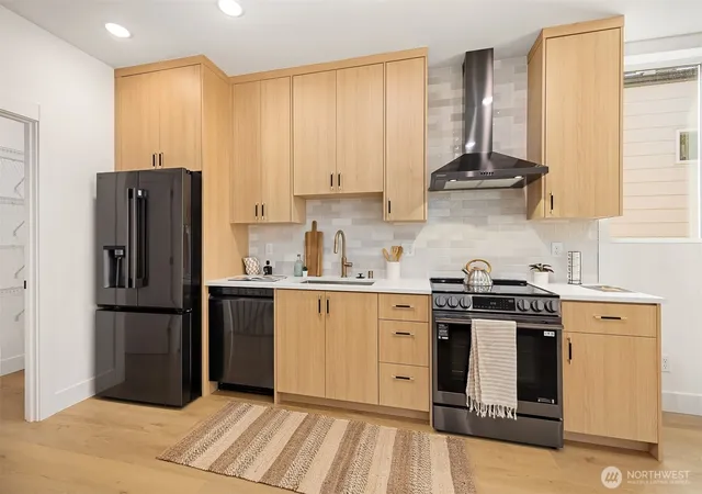 Photo 4 of Townhouse for sale at 1504 N 100th Street, Seattle, WA 98133 | MLS# NWM2591894 | Listing updated on 2026-10-08