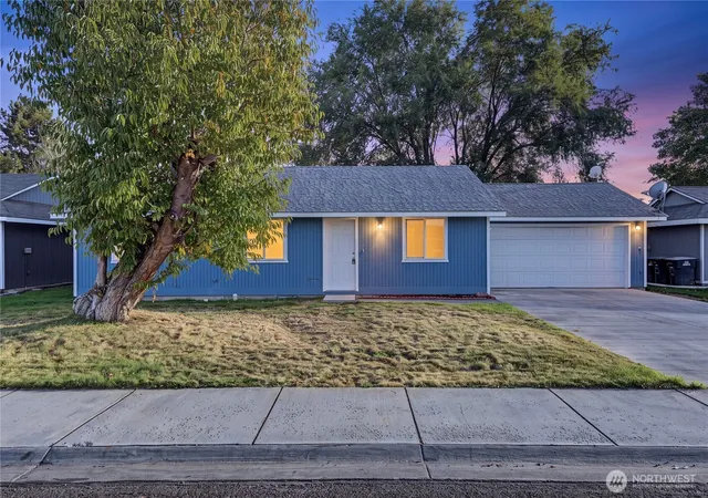 Photo 1 of Single family home for sale at 1016 E Hayden Dr, Moses Lake, WA 98837 | MLS# NWM2591910 | Listing updated on 2026-10-08