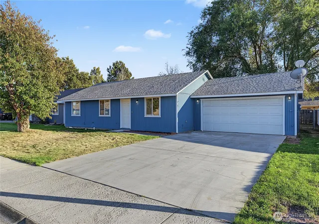 Photo 2 of Single family home for sale at 1016 E Hayden Dr, Moses Lake, WA 98837 | MLS# NWM2591910 | Listing updated on 2026-10-08