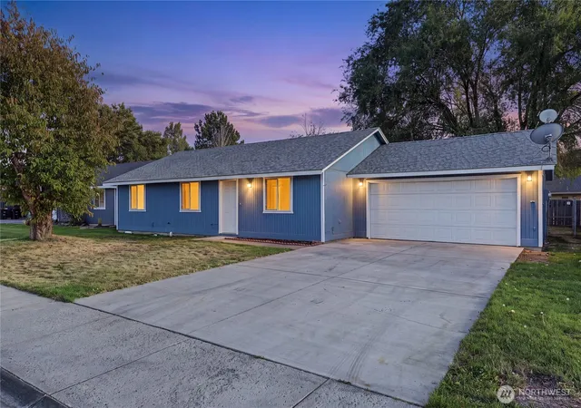 Photo 3 of Single family home for sale at 1016 E Hayden Dr, Moses Lake, WA 98837 | MLS# NWM2591910 | Listing updated on 2026-10-08