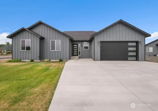 Single family home for sale at 6428 Rd 2.05 NE, Moses Lake, WA 98837 | MLS# NWM2591912