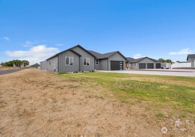Photo 2 of Single family home for sale at 6428 Rd 205 NE, Moses Lake, WA 98837 | MLS# NWM2591912 | Listing updated on 2026-10-08