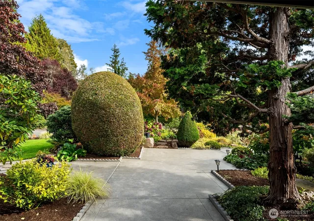 Photo 4 of Single family home for sale at 2325 88th Avenue NE, Clyde Hill, WA 98004 | MLS# NWM2591931 | Listing updated on 2026-10-20