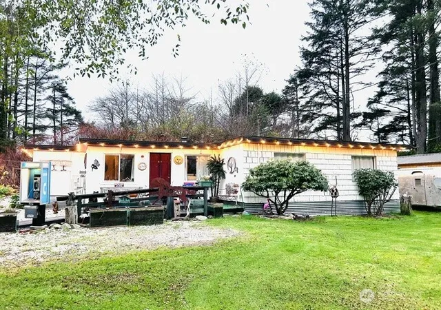 Photo 3 of Single family home for sale at 2595 State Route 109, Ocean Shores, WA 98569 | MLS# NWM2591936 | Listing updated on 2026-10-08