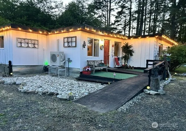 Photo 4 of Single family home for sale at 2595 State Route 109, Ocean Shores, WA 98569 | MLS# NWM2591936 | Listing updated on 2026-10-08