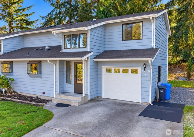 Condo for sale at 1298 NW Lanyard Loop #1, Oak Harbor, WA 98277 | MLS# NWM2591941