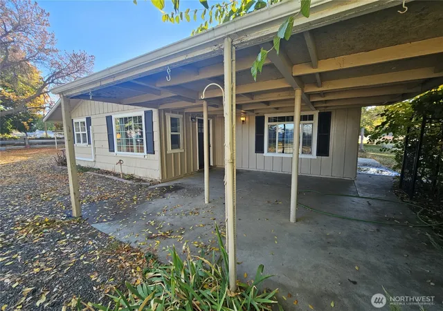 Photo 2 of Multi family home for sale at 335 F St Nw, Ephrata, WA 98823 | MLS# NWM2591954 | Listing updated on 2026-10-07