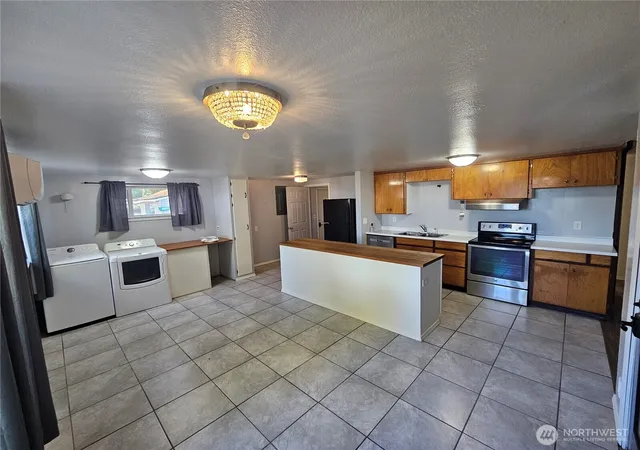 Photo 3 of House for sale at 335 F St NW, Ephrata, WA 98823 | MLS# NWM2591954 | Listing updated on 2026-10-09