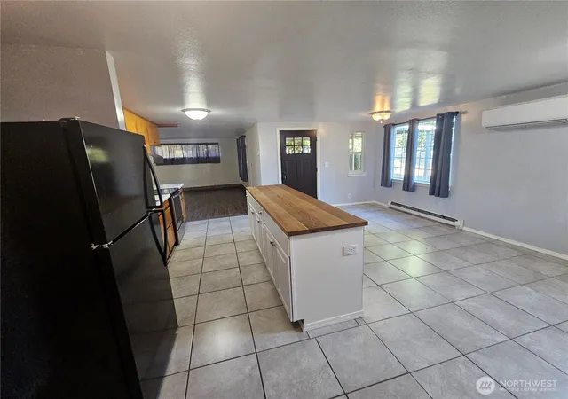 Photo 4 of House for sale at 335 F St NW, Ephrata, WA 98823 | MLS# NWM2591954 | Listing updated on 2026-10-09
