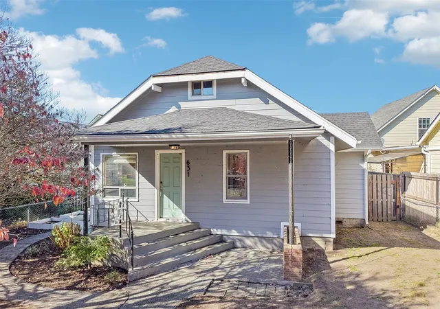 Photo 1 of Single family home for sale at 631 19th Avenue, Longview, WA 98632 | MLS# NWM2591956 | Listing updated on 2026-10-23
