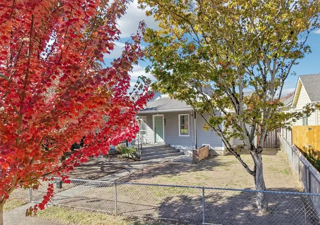 Single family home for sale at 631 19th Avenue, Longview, WA 98632 | MLS# NWM2591956