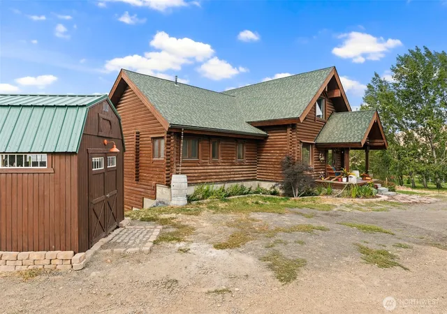 Photo 3 of Single family home for sale at 245 Scogin Ln, Yakima, WA 98908 | MLS# NWM2591960 | Listing updated on 2026-10-08