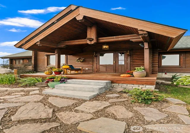 Photo 4 of Single family home for sale at 245 Scogin Ln, Yakima, WA 98908 | MLS# NWM2591960 | Listing updated on 2026-10-08