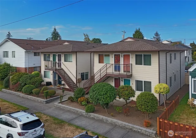 Photo 2 of Sale Pending at 2210 2212 Colby Ave, Everett, WA 98201 | MLS# NWM2591965 | Listing updated on 2026-10-20