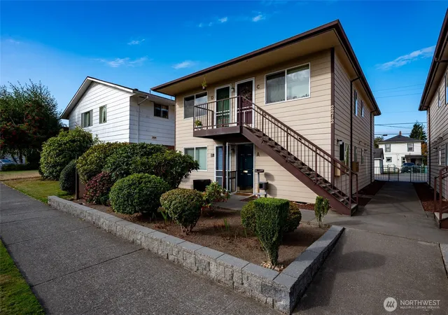 Photo 3 of Sale Pending at 2210 2212 Colby Ave, Everett, WA 98201 | MLS# NWM2591965 | Listing updated on 2026-10-20